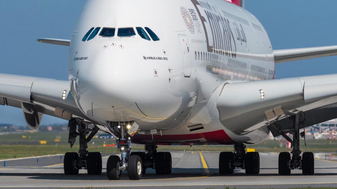 Holiday Treats Onboard & At Lounges