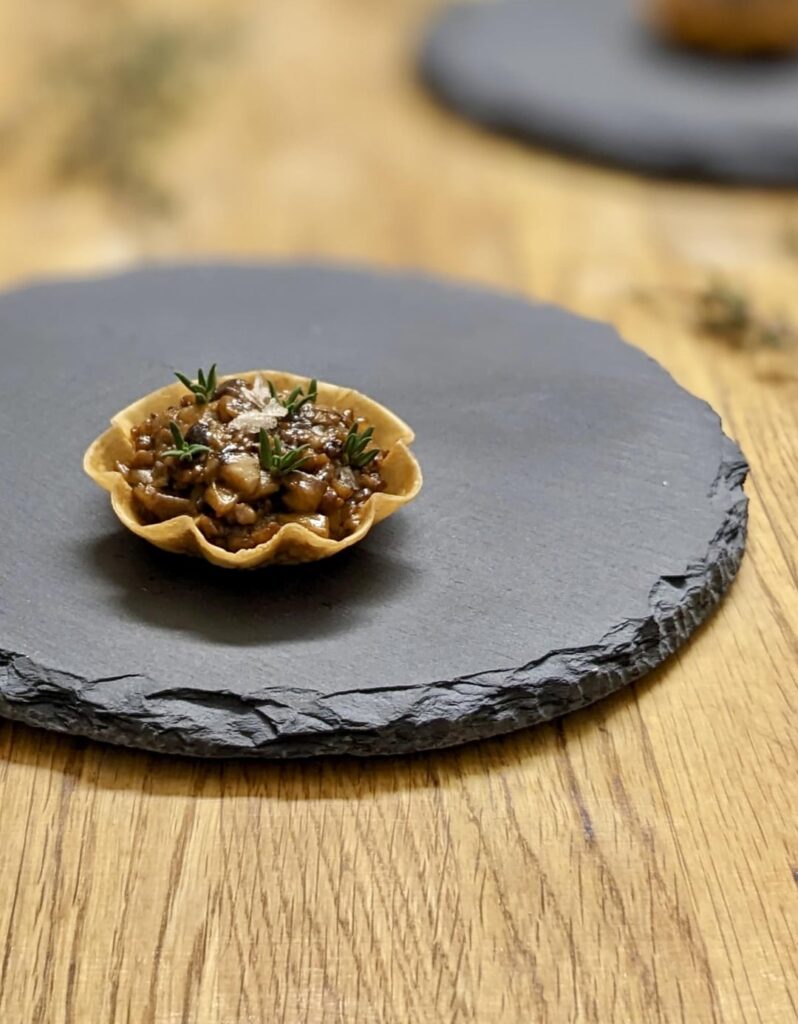 Tartelette with Shitake mushrooms, thyme, soy sauce caramel - amuse bouche