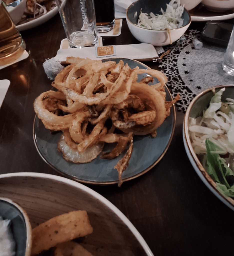 After they forgot the roasted onions with my gyros, they brought them later on an extra plate. They were delicious!