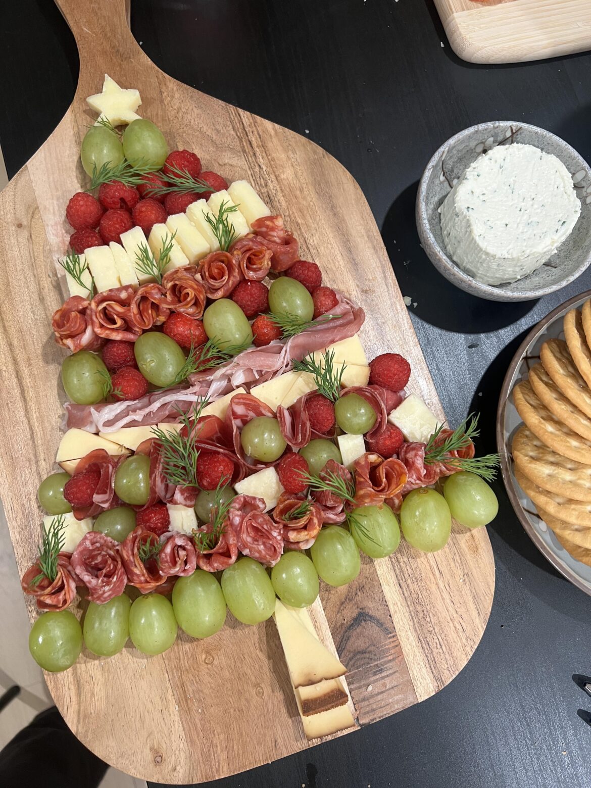 did not know that having dill on a charcuterie board can be so life changing *___*