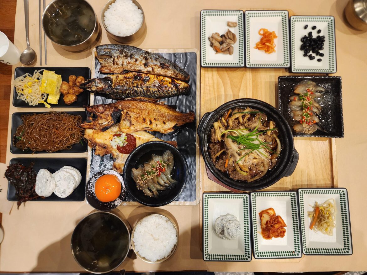 4 roasted fish meal!! Absolutely stellar with all you can eat japchae and dakbokkeum tang