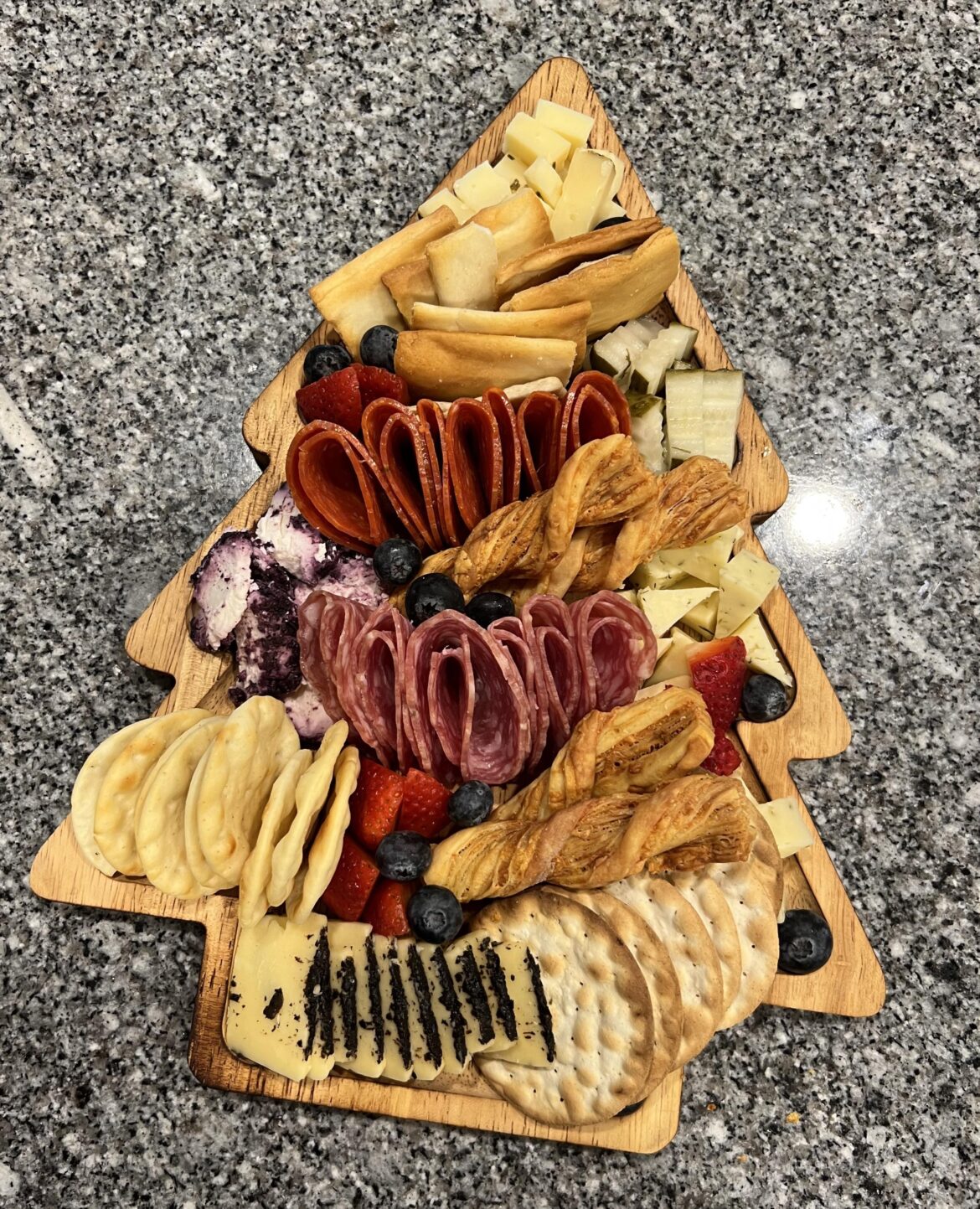 Christmas tree cutting board?!