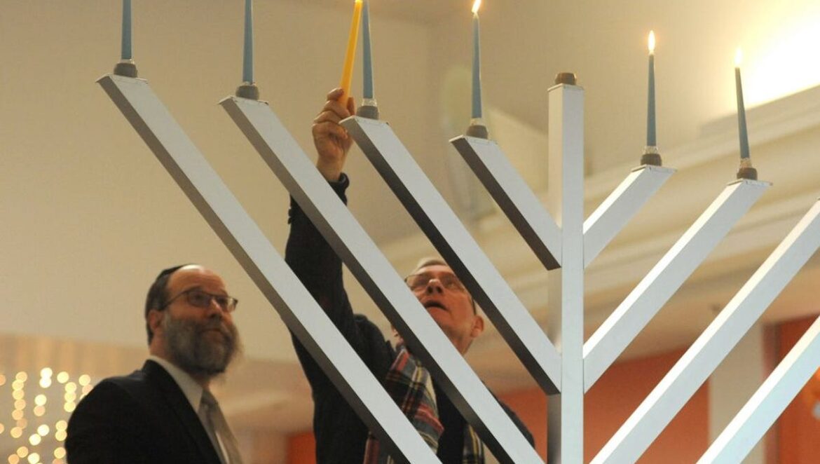 Cape Cod Jewish community serves dinner