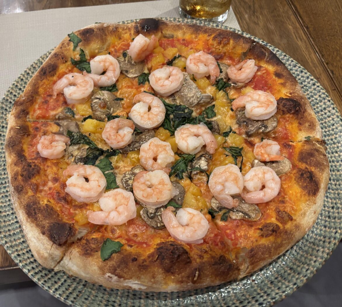 Pineapple, mushroom, and spinach. They kinda just threw the shrimp on after it cooked?