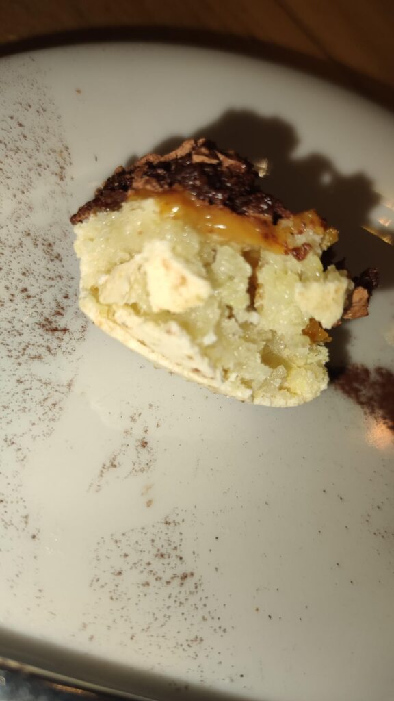 Inner looking of a Macaron i bought 😍they are Super dry from the outside how they doing this?