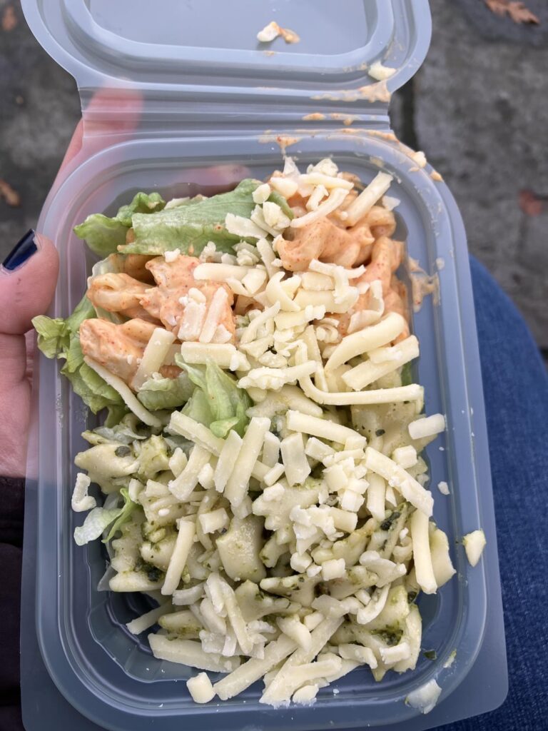 How many call in this? 2 scoops of pasta over lettuce
