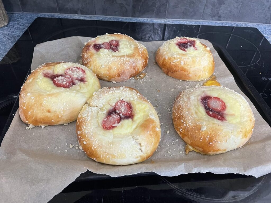 Polish yeast buns