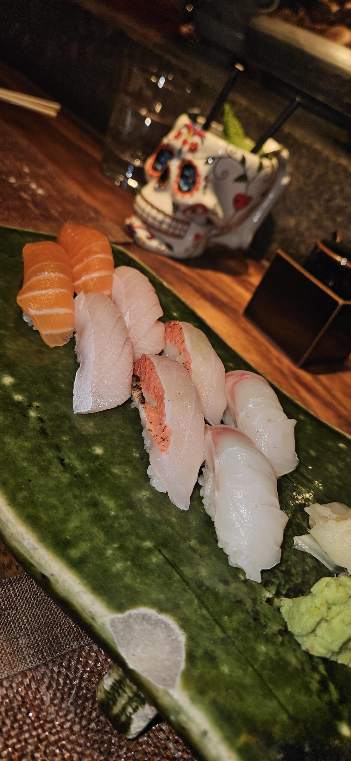 A mix of nigiri