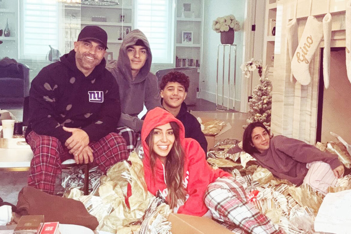 Melissa & Joe Gorga’s Christmas Dinner, Gift Exchange Photos Melissa & Joe Gorga's Christmas Dinner, Gift Exchange Photos