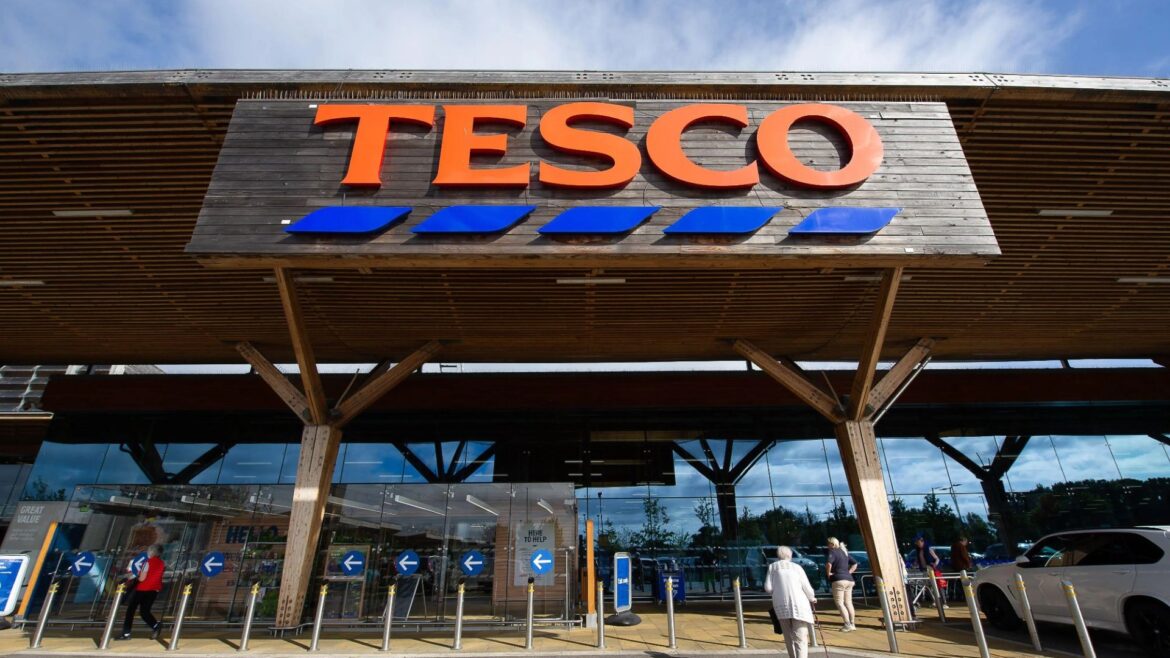 Shoppers rushing to Tesco as mini desserts are slashed in price days before Christmas