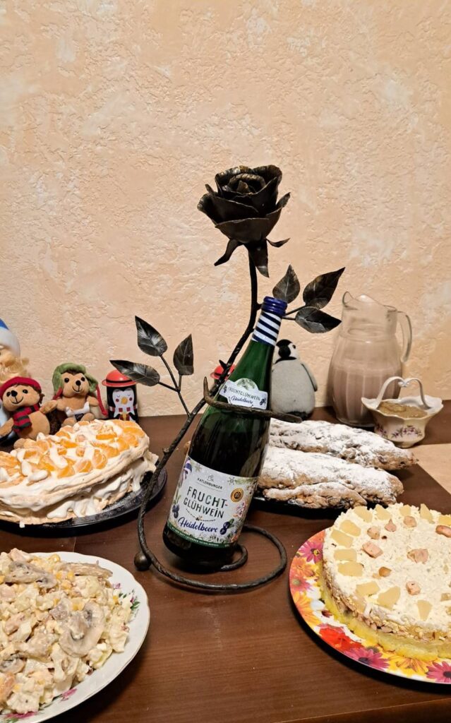 Table decor in the form of a rose