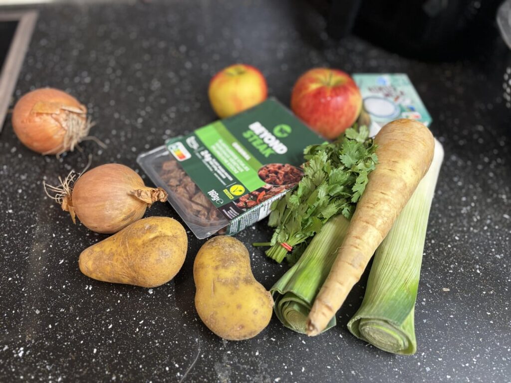 Potato leek curry soup with naan bread