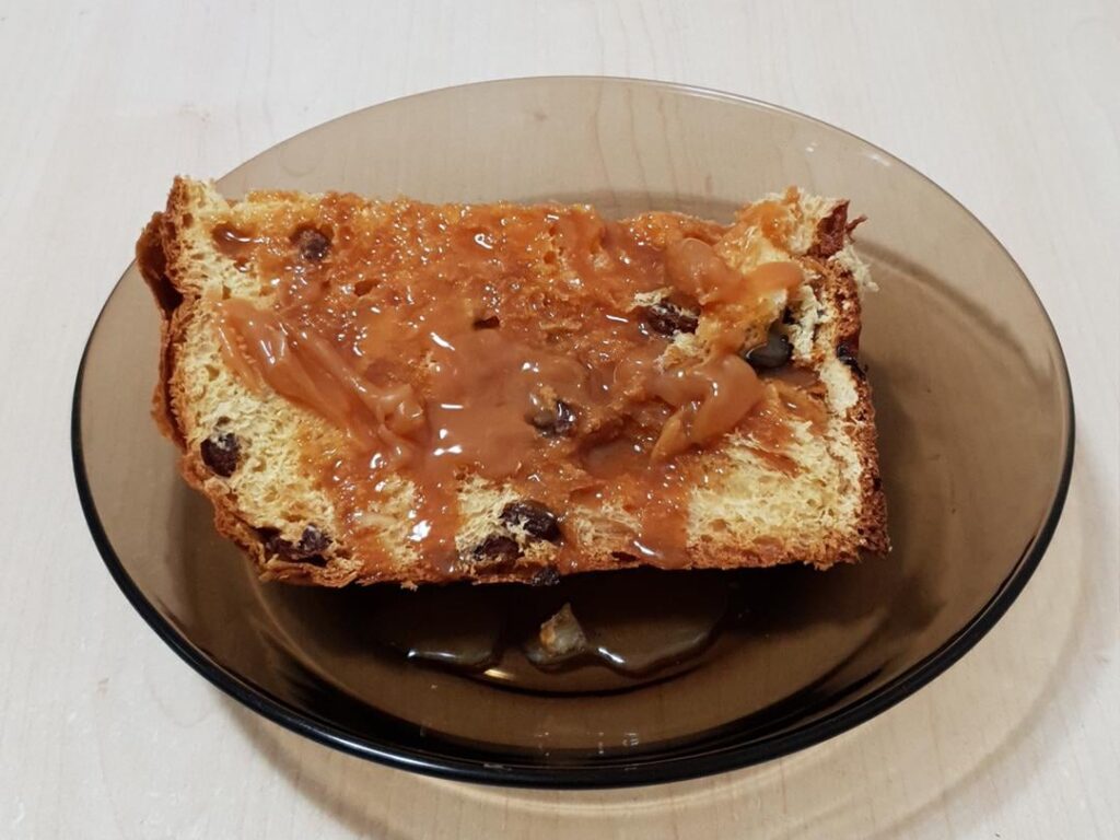 Classic Panettone with dried fruits and caramel topping