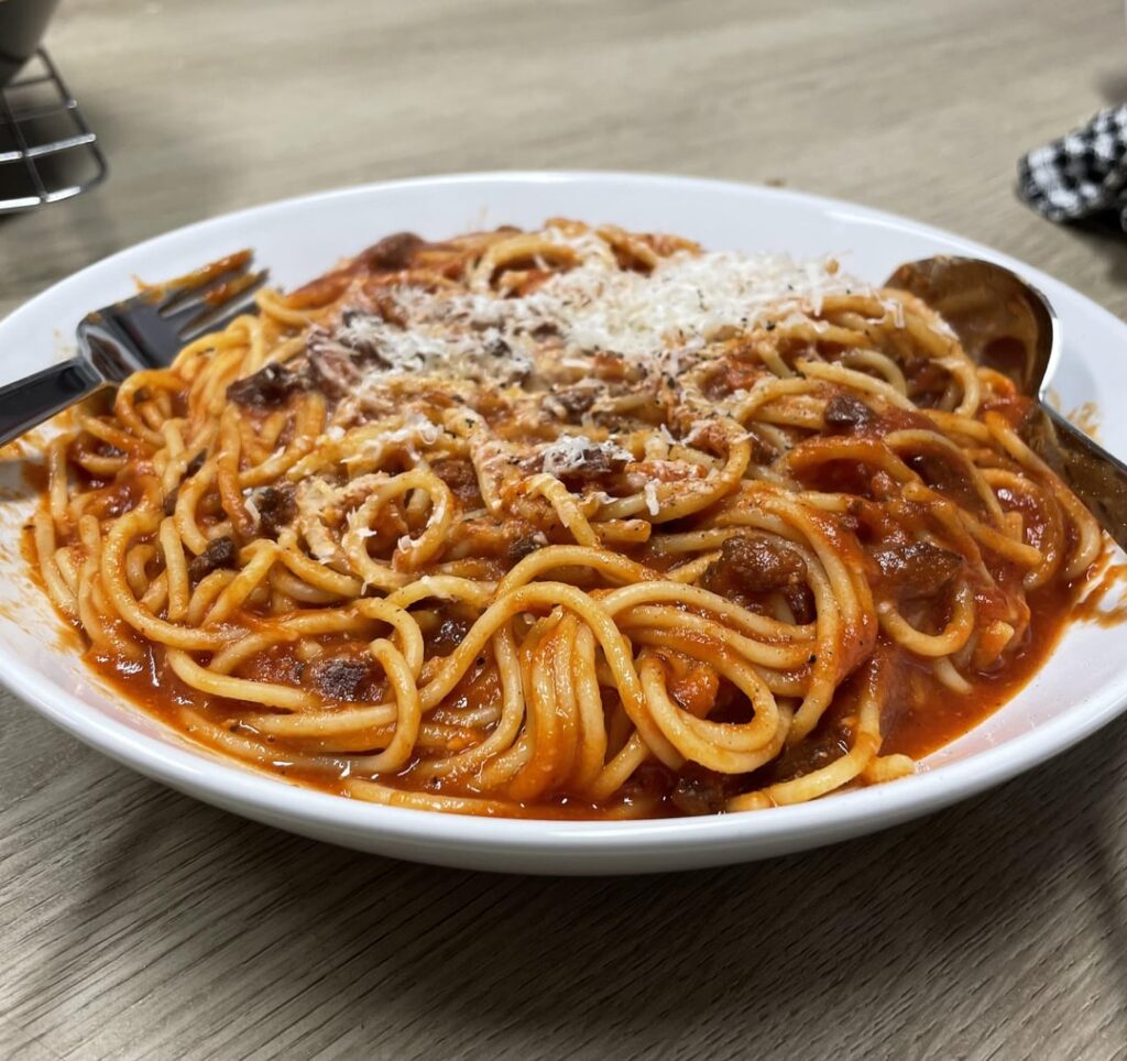 Student pasta meals: Amatriciana, Tuscan chicken, Carbonara, Alfredo