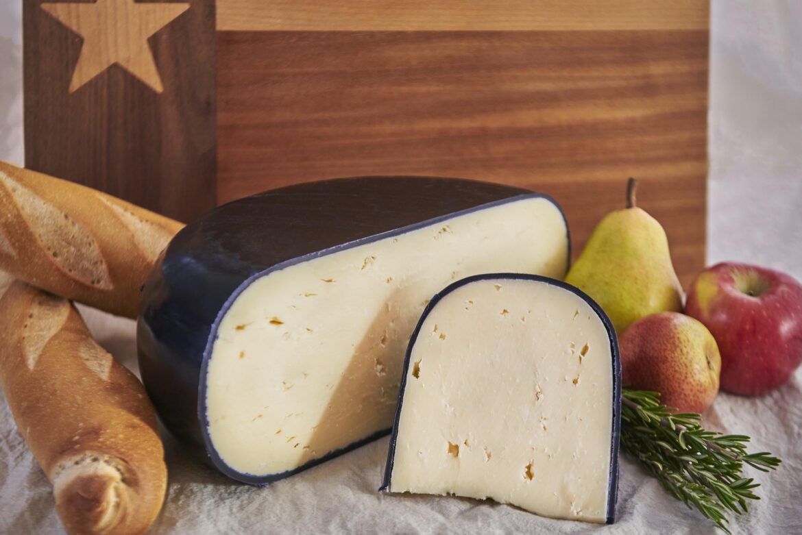 Day 1534 of posting images of cheese until I run out of cheese types: Indigo Ridge