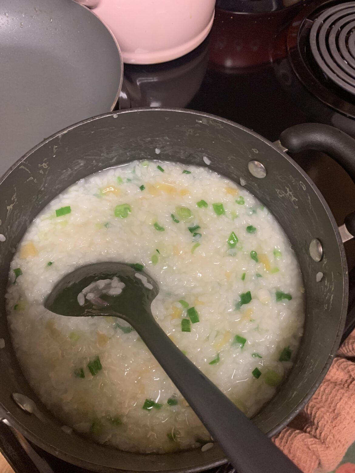 Mom taught me to make rice porridge with extra green onions and shallots to cure a cold