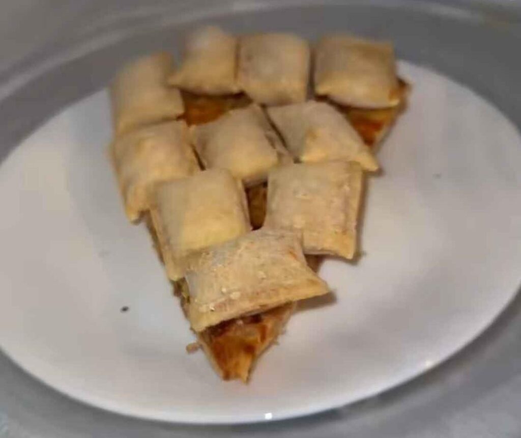 My friend showed me what their little brother made for his "lunch". 😂