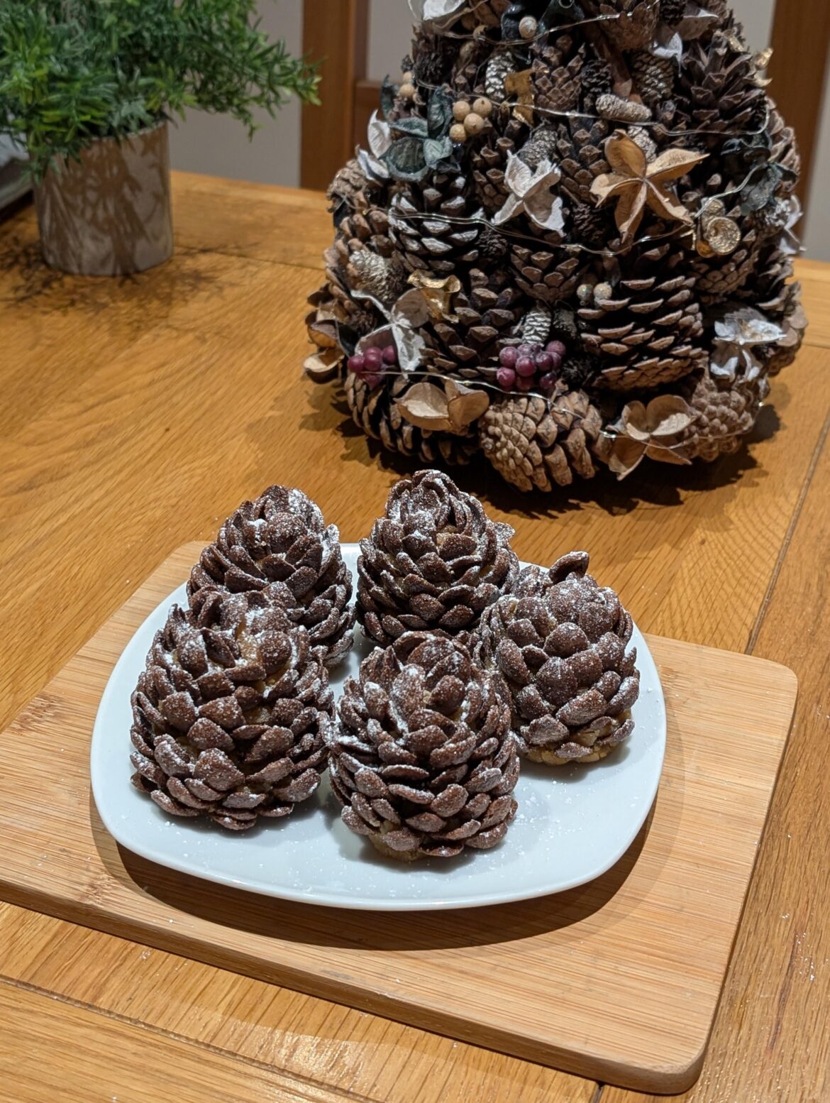 christmas pinecone cakes!