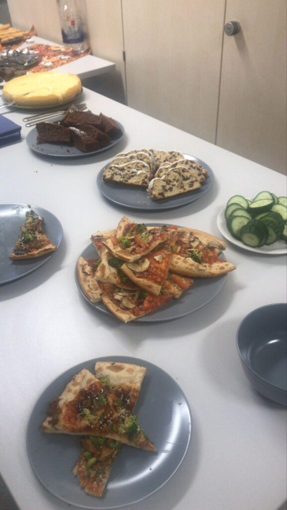 Broccoli and Teriyaki without cheese, piled in slices.