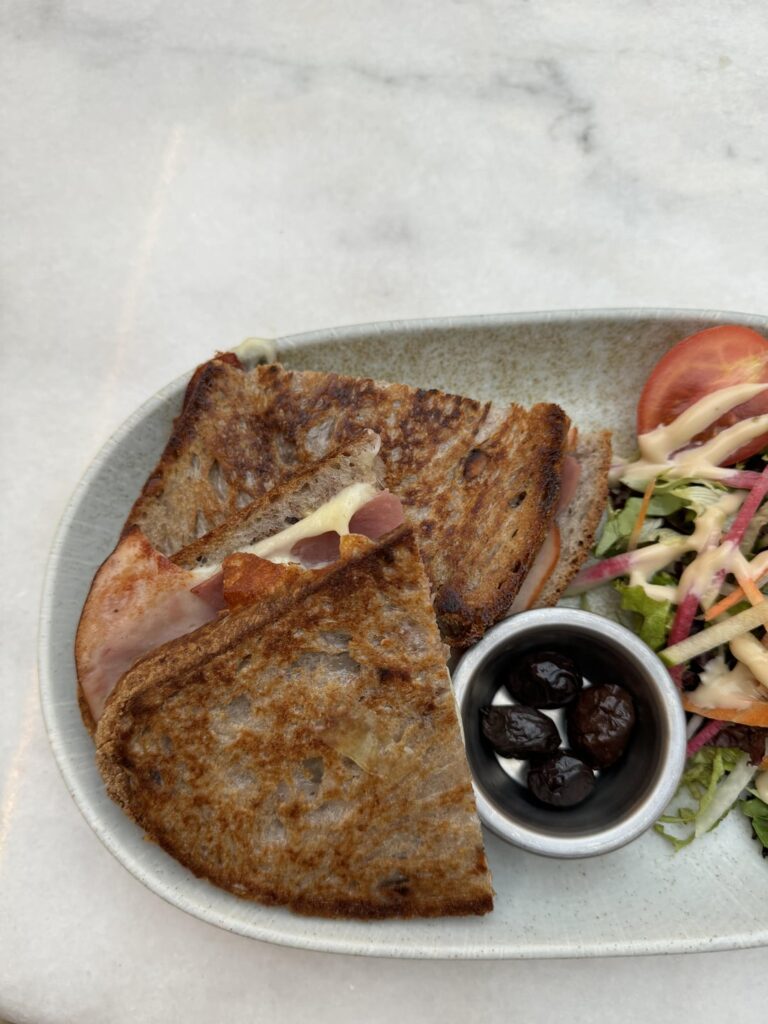 calories in sourdough with turkey and kasseri cheese?