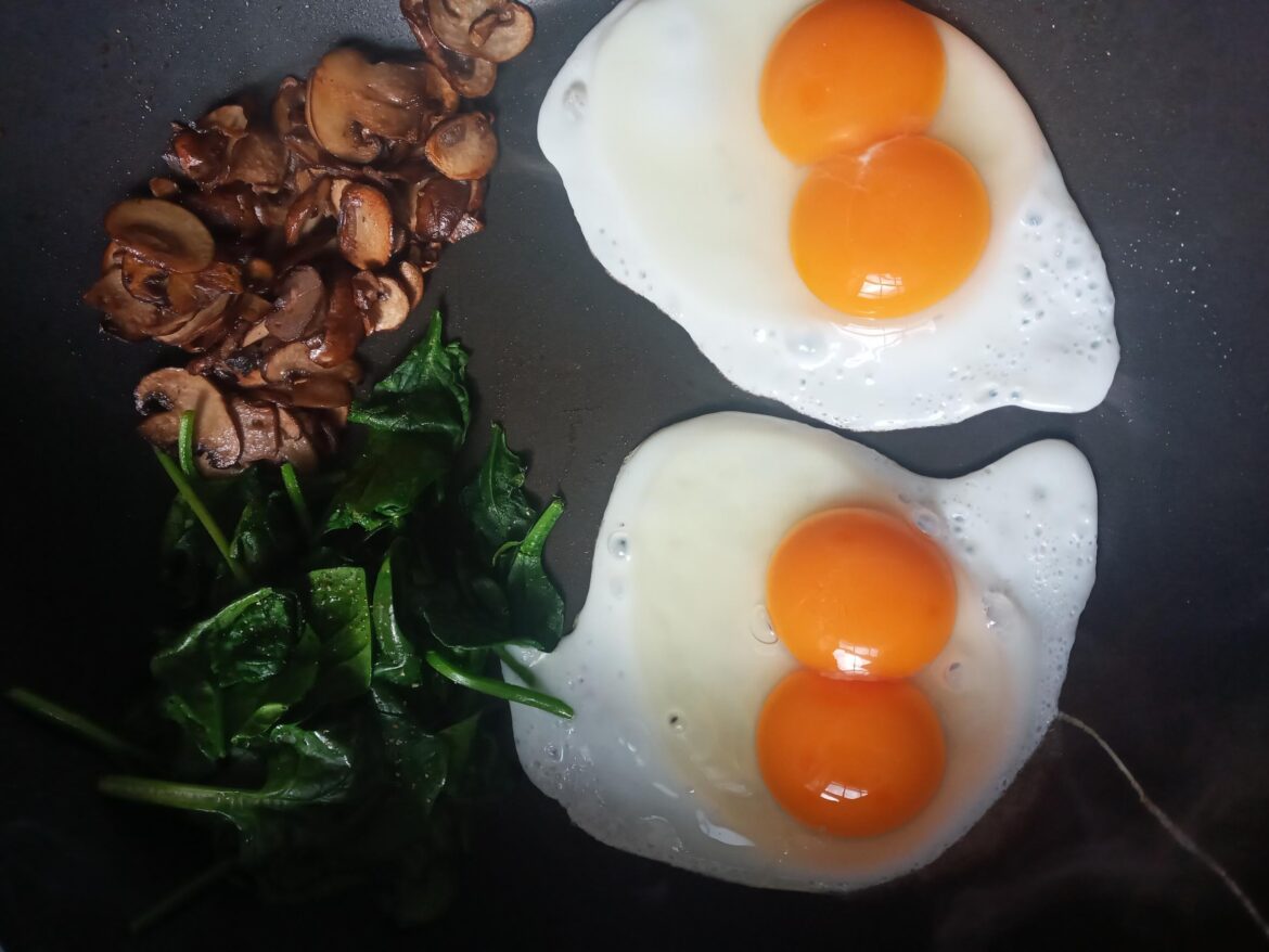 Cooking lunch and feeling lucky (the other 4 in the box were single yolkers)