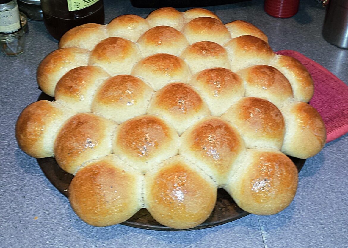 Thought y'all might appreciate my mom's Thanksgiving rolls
