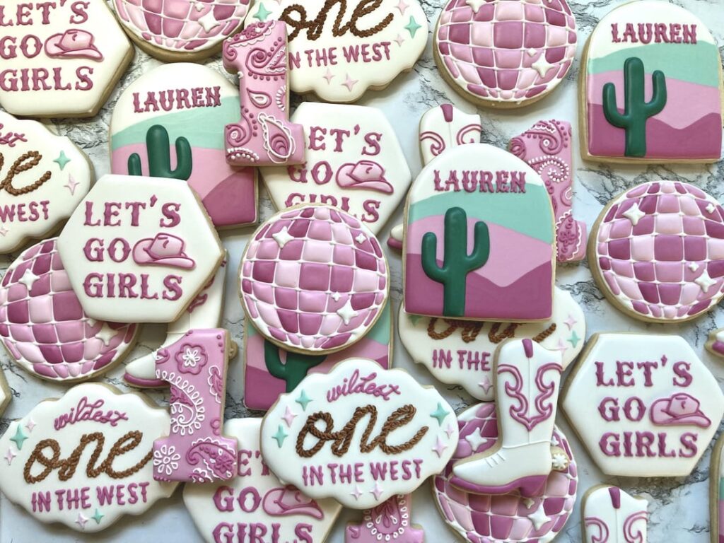 I wish I’d had time to take nicer photos of this set, I’m in love with them!