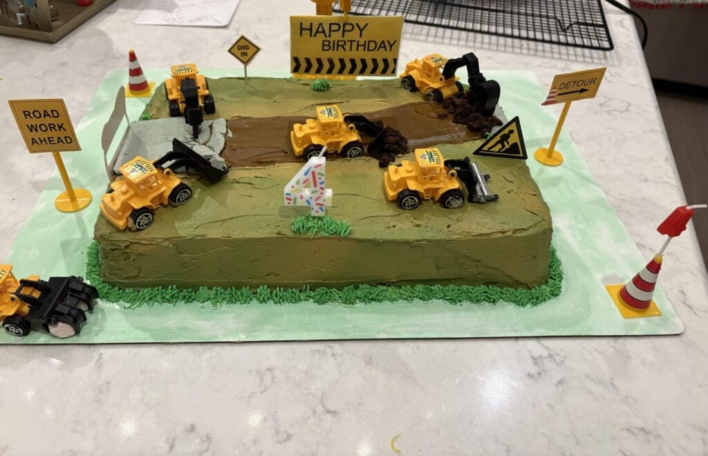 My dad makes all the grandchildren birthday cakes 🥺💕