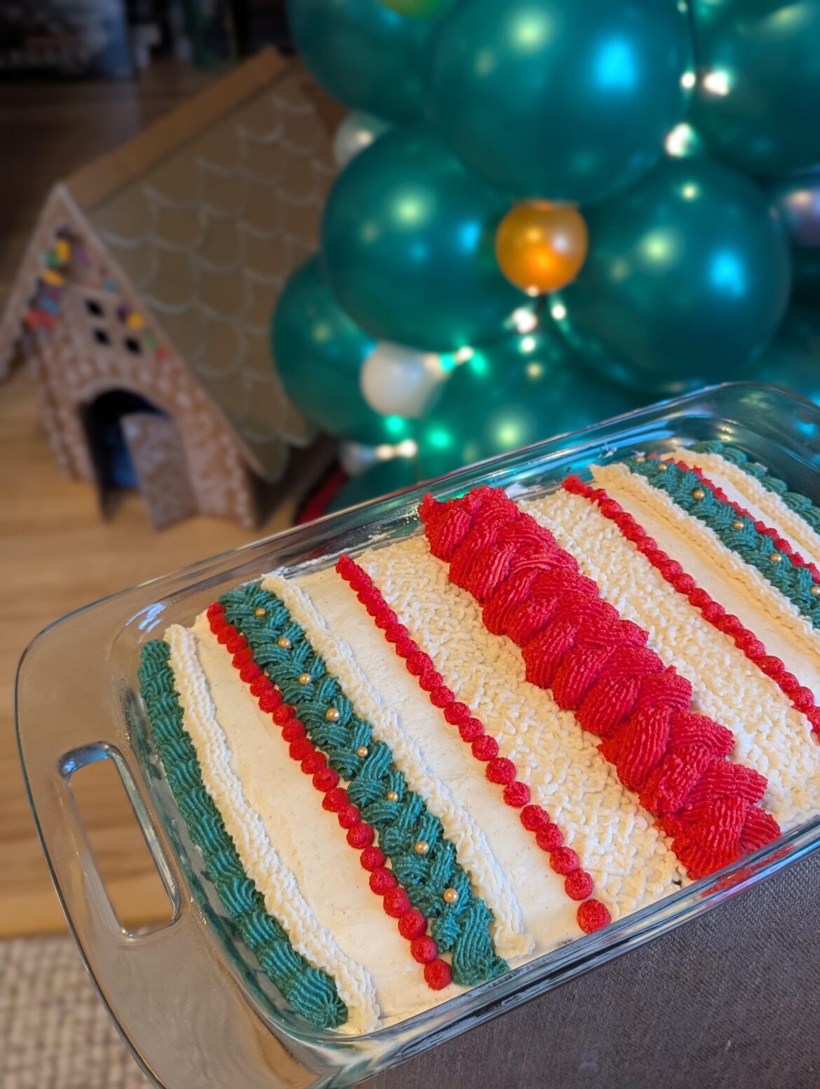 Sweater cake for our Seasonal Soiree tonight🎄🎂