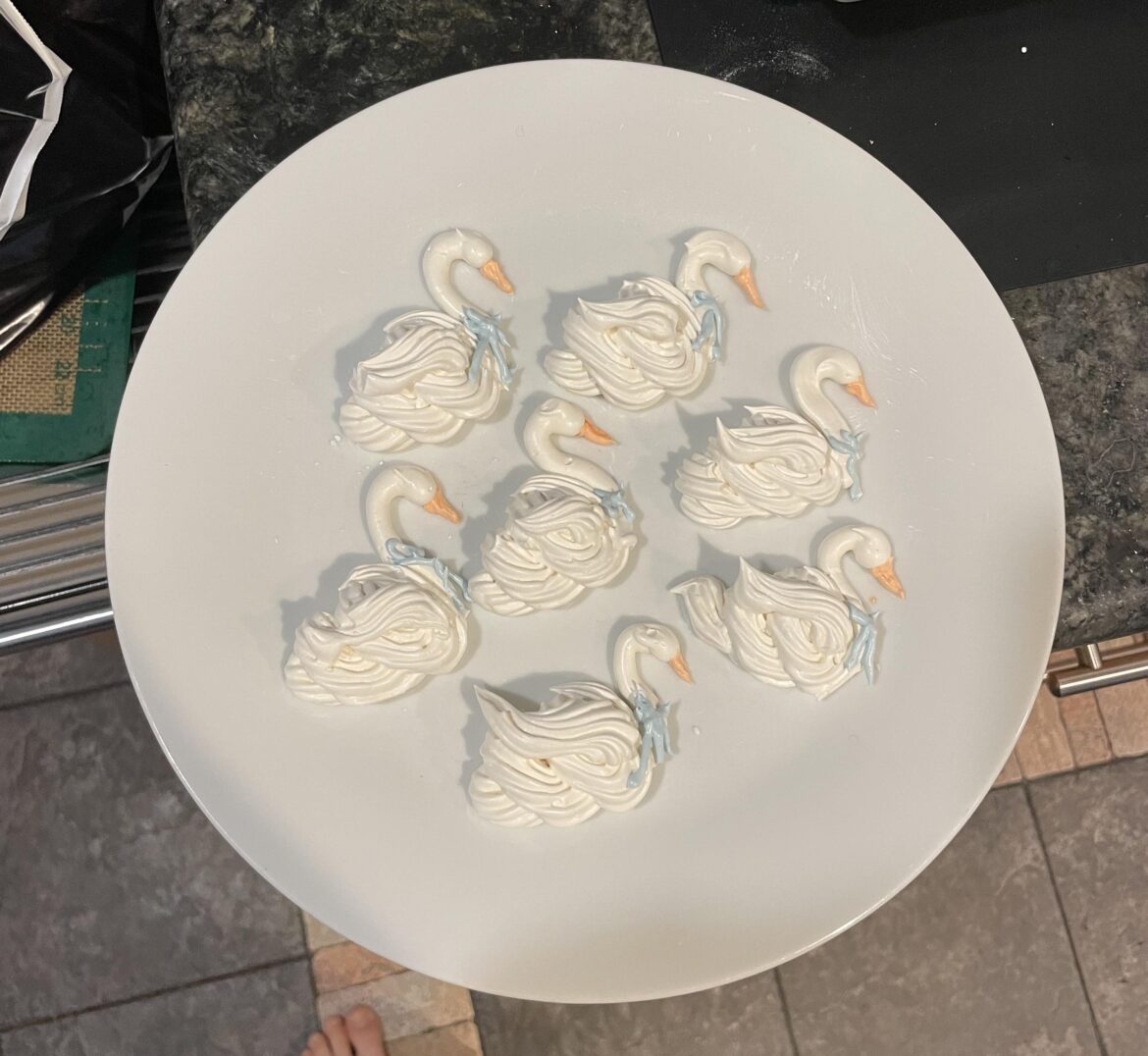 Had to make the swan merengues as soon as I saw them