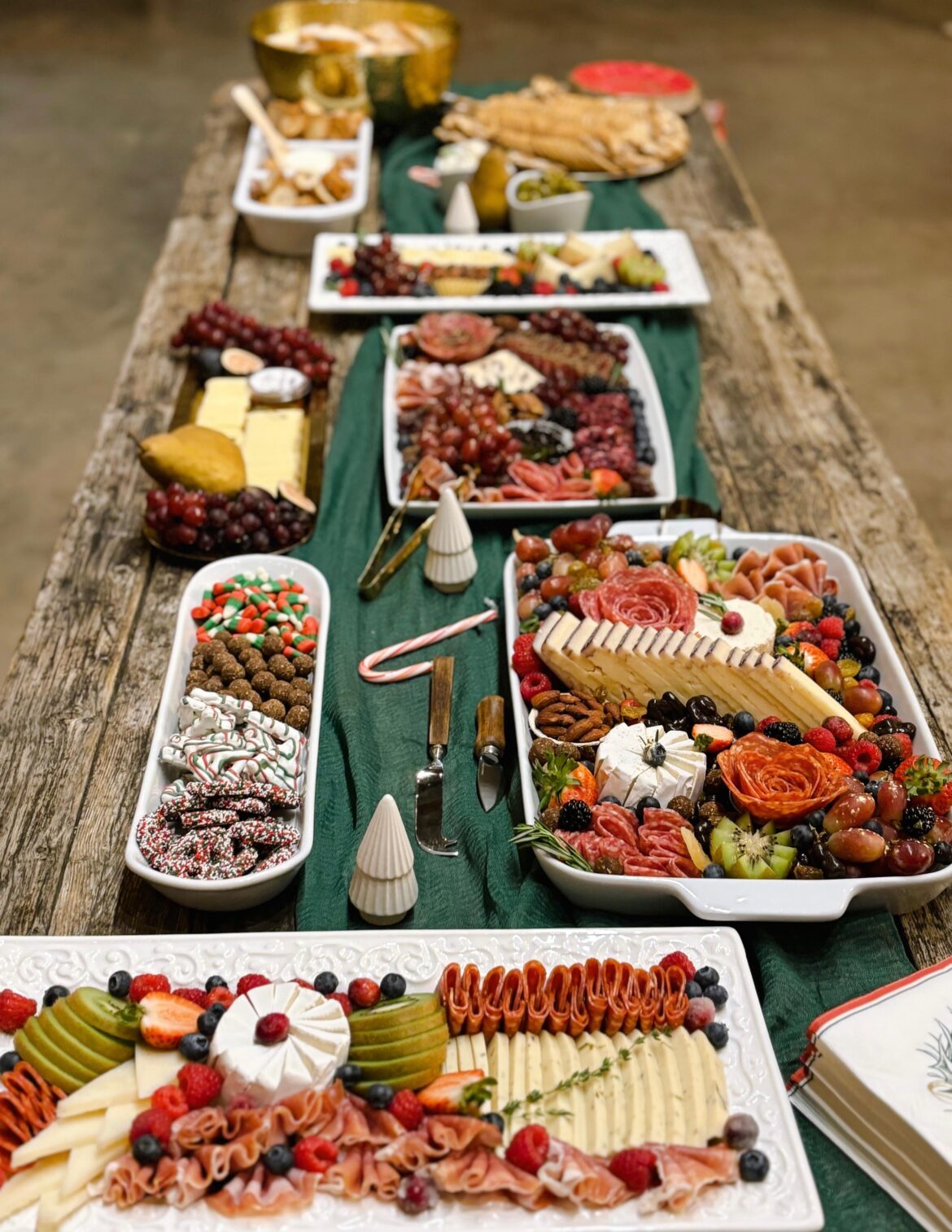 At a glance, how many people would you assume this layout would feed ?