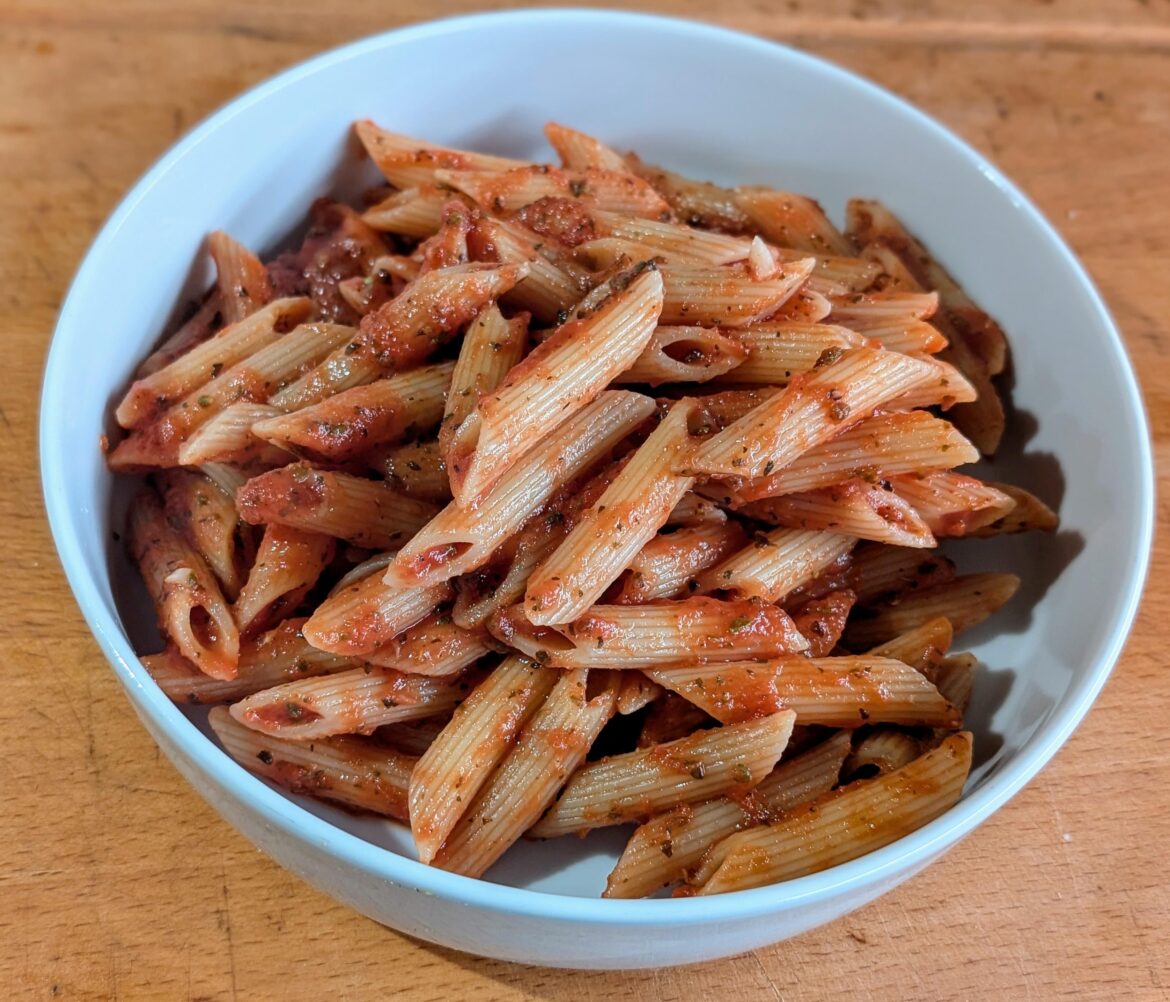 Penne with tomato sauce