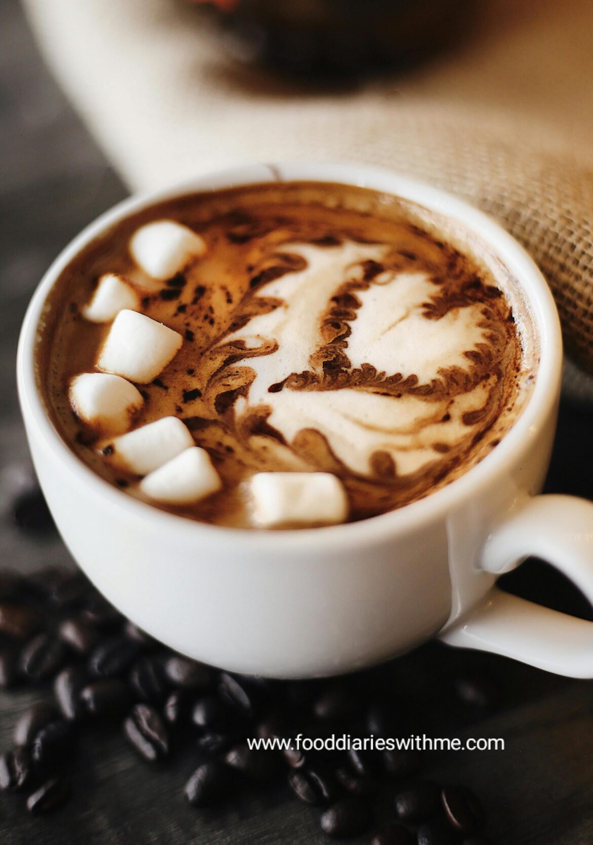 "Slow Cooker Hot Chocolate Recipe: Cozy in a Cup!😍