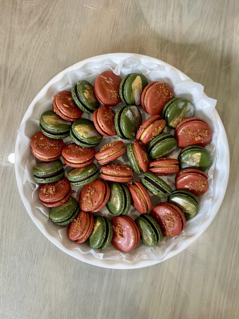 Holidays seasons are the time to have fun with unique flavours and decorating. Gingersnap ganache and dark chocolate mint!