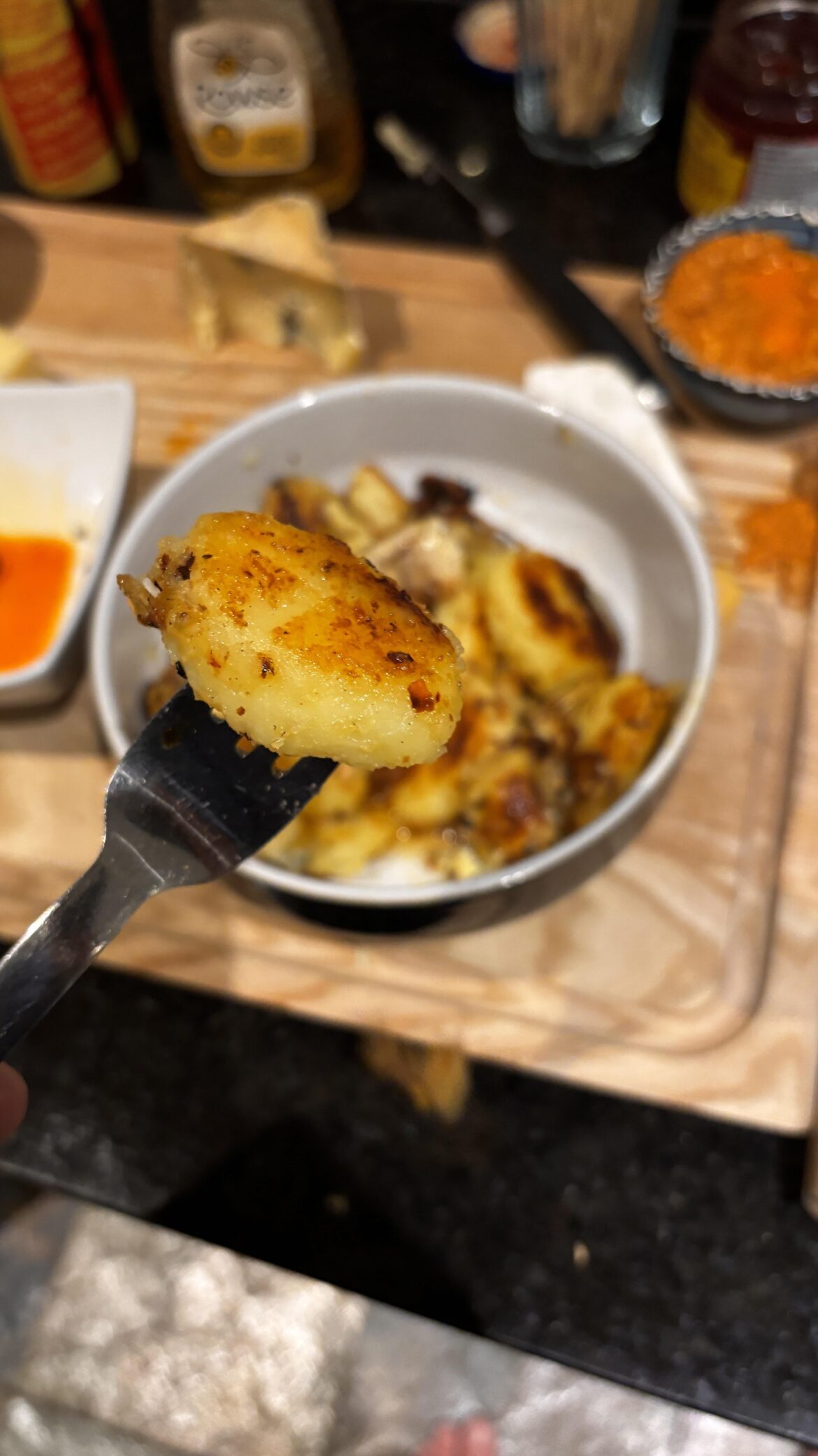 Boiled potatoes, cut into slices and fried in oil with garlic and ginger, served with honey drizzle, blue cheese and chili flakes 👌