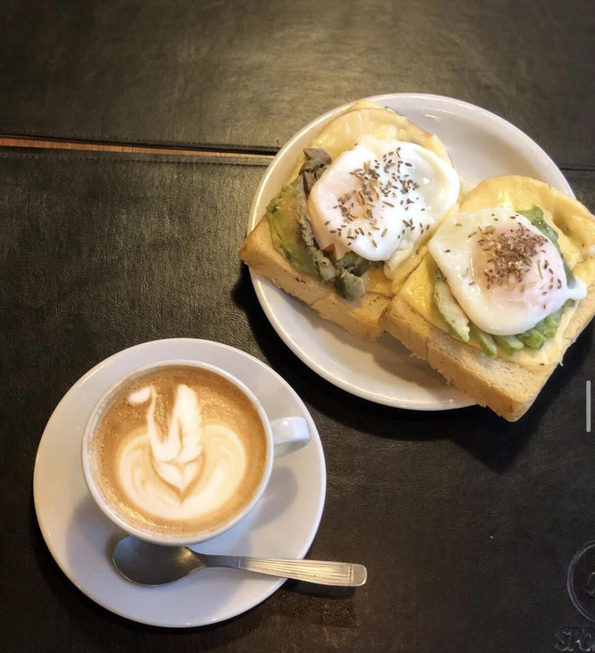 Café ☕️ y palta 😍