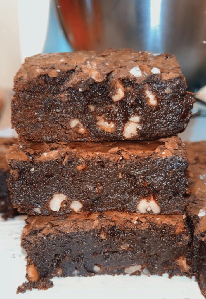 Do y’all prefer cakey or fudgey brownies?