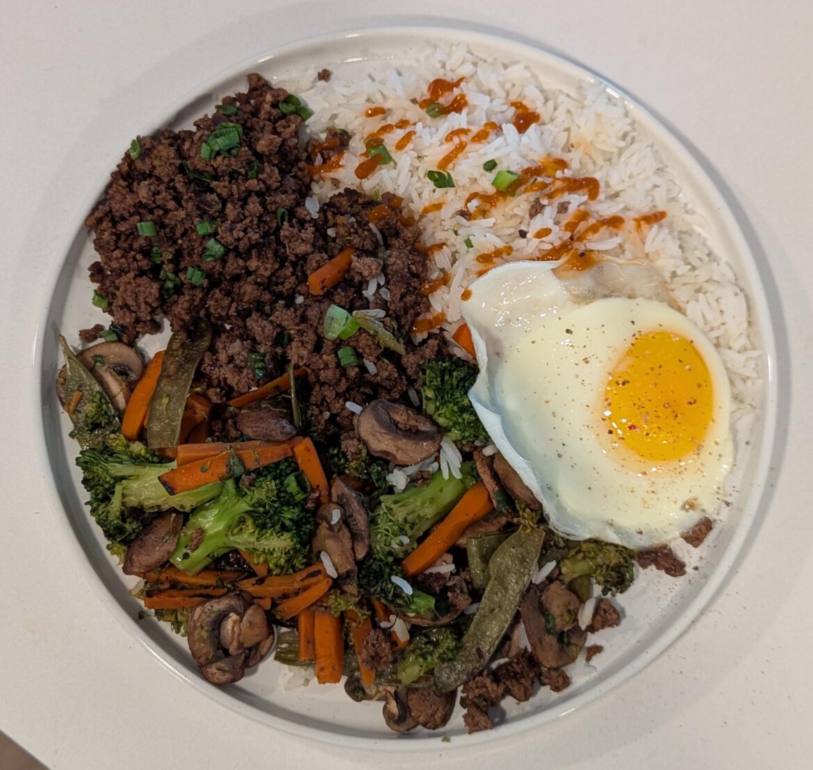 Spicy ground beef stir fry: 612 kcal, 46g protein (w/recipe)