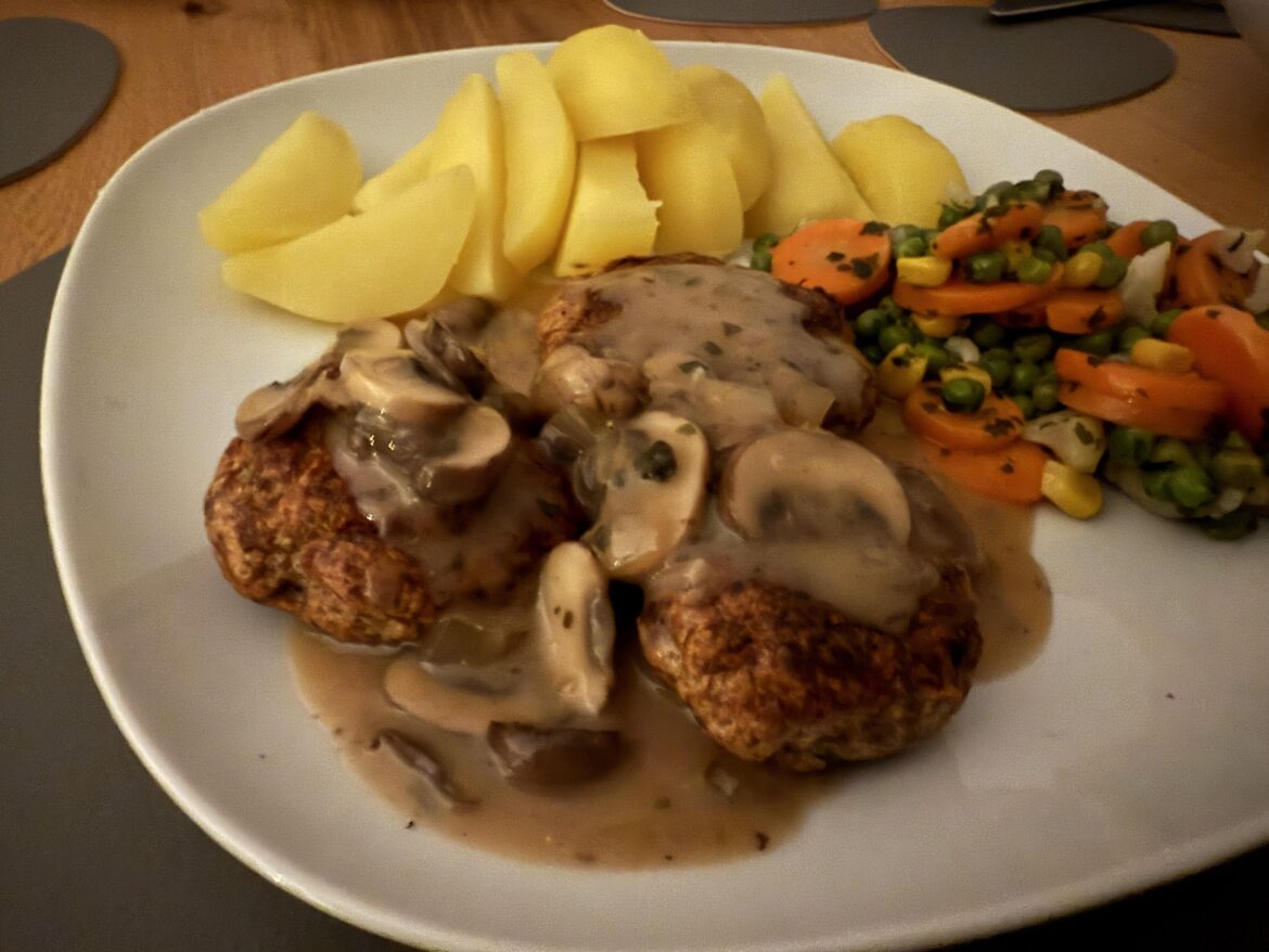 meatball with potatoes and vegetables