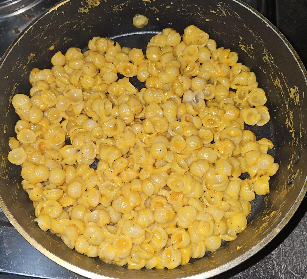 [homemade] Mac n cheese with Paprika and Black peppers