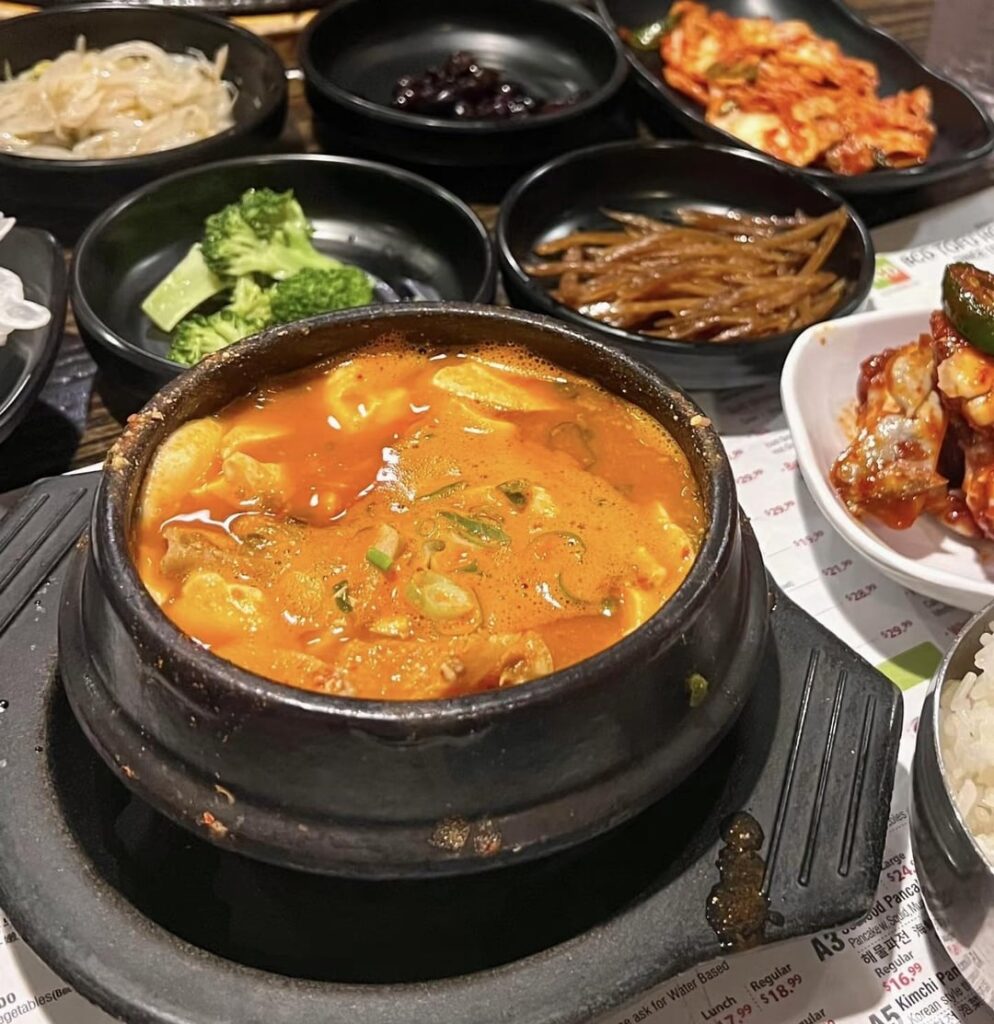 Tofu Stew and Banchan = Perfection💗
