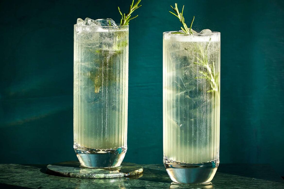 20 Best Christmas Cocktails to Sip All Holiday Season