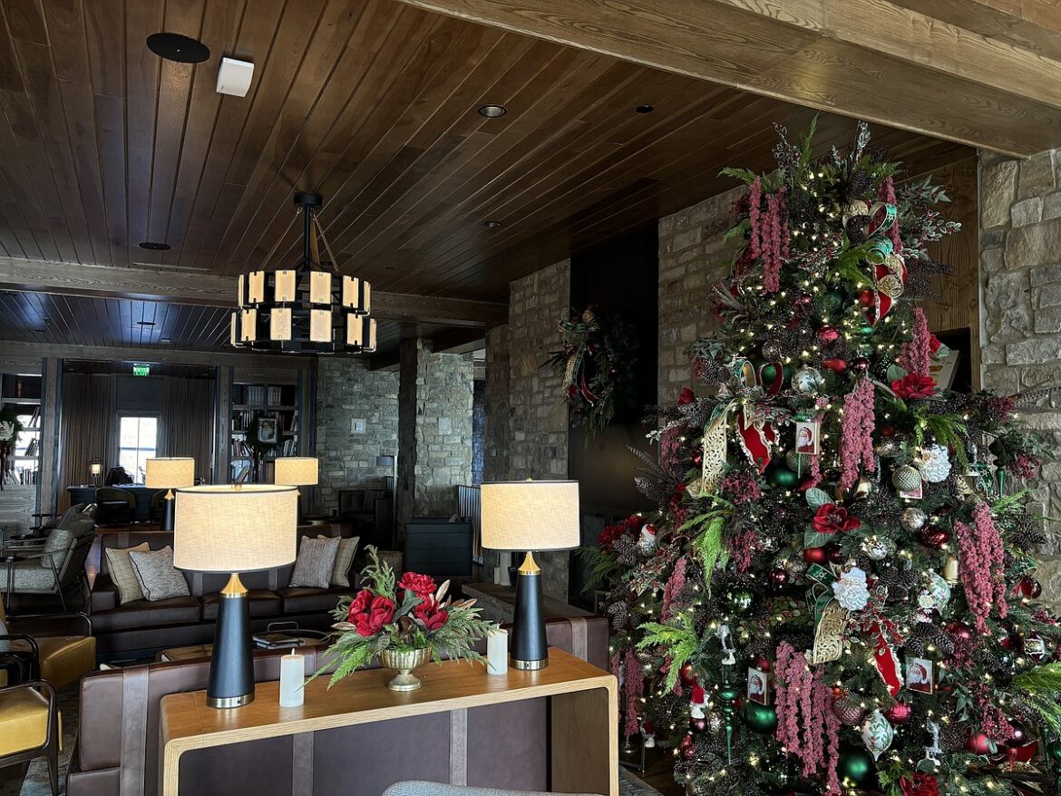 Restaurant Scene: Try a Christmas meal experience above the clouds at McLemore