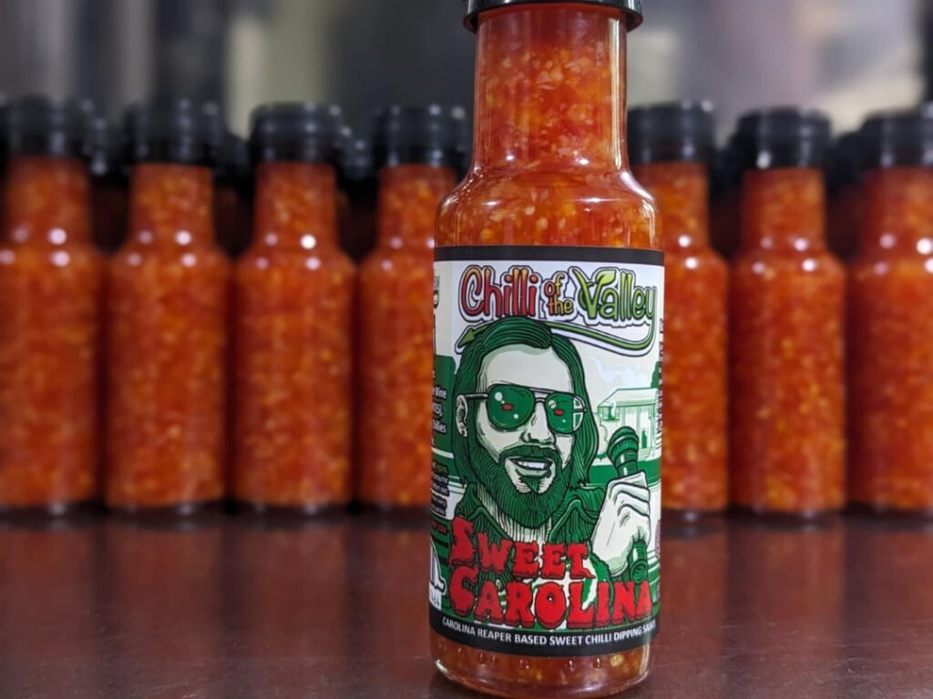 I have illustrated over 150 hot sauce labels worldwide and set up loads of collaborations with UK based bands. I also design the label templates in English speaking countries and associated branding for hot sauce competition eaters and chilli farms. AMA <3