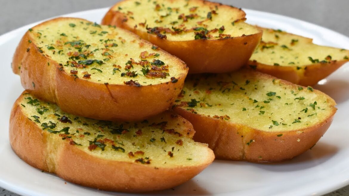 How to Make the Best Garlic Bread Without an Oven
