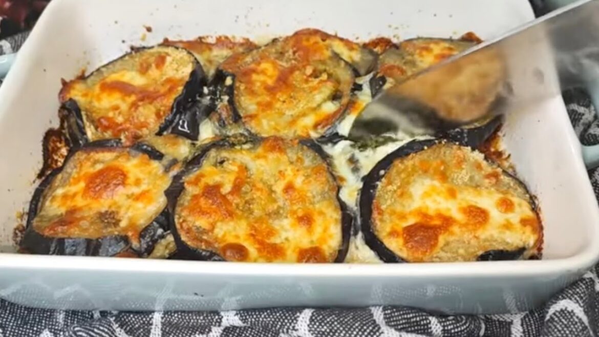 Tutti hanno adorato questa ricetta di Melanzane in bianco più gustose della carne! Ricetta veloce!