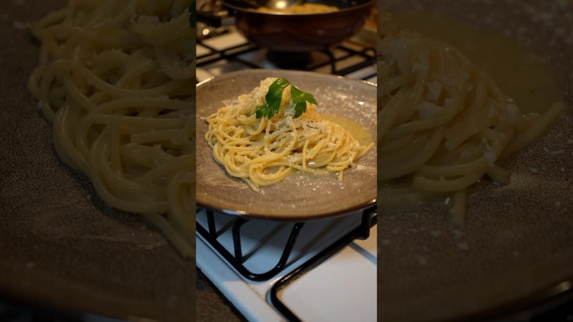 EASIEST Clam Pasta Under 20 Minutes #cooking #pasta #shorts #pastarecipe #vongole #clamsrecipe