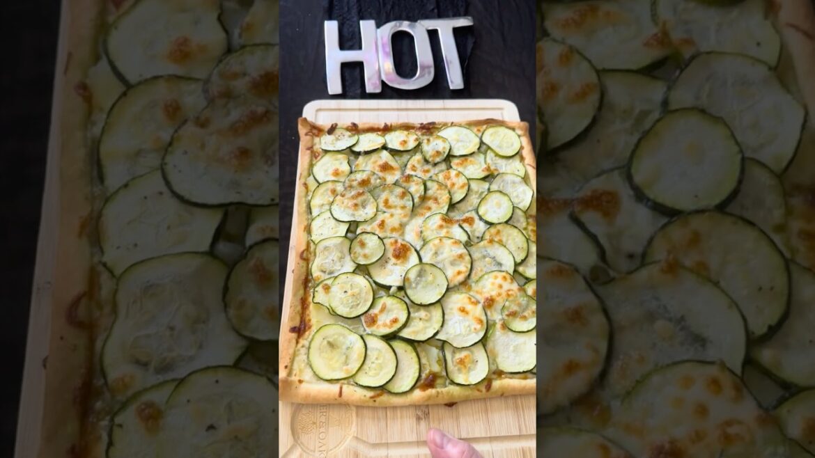 How to cook delicious zucchini in oven! Pesto and Mozzarella cheese!  #pizza
