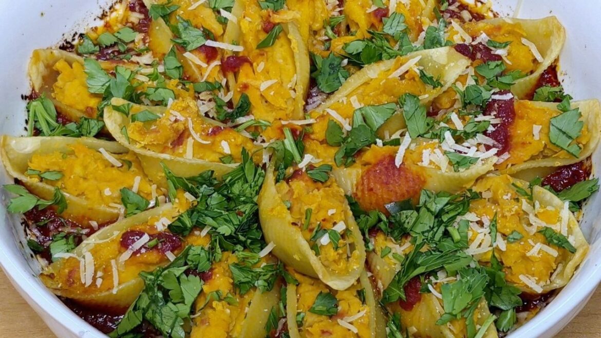 My grandmother used to make this delicious meatless pasta! Easy and healthy! My grandmother used to make this delicious meatless pasta! Easy and healthy!