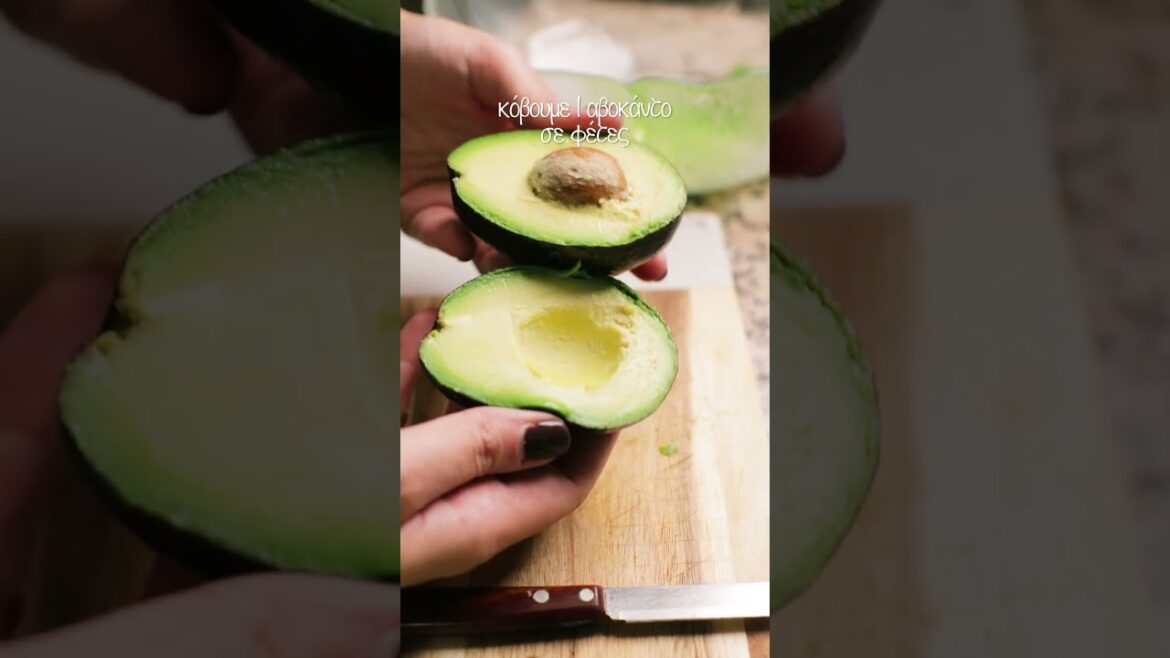 Χόρτα με κρέμα ταραμά, αβοκάντο και Τόνο Flokos